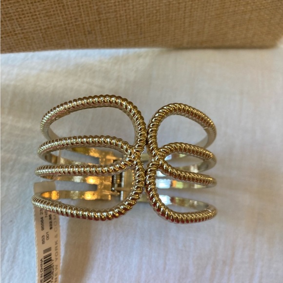 Hinged Statement Open Design Bracelet - Picture 2 of 5